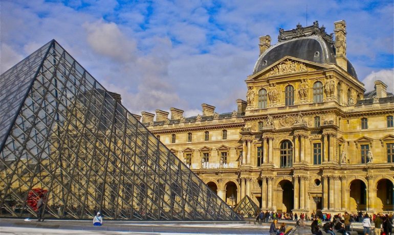 Лувр установил рекорд по посещаемости туристами и стал самым посещаемым музеем мира