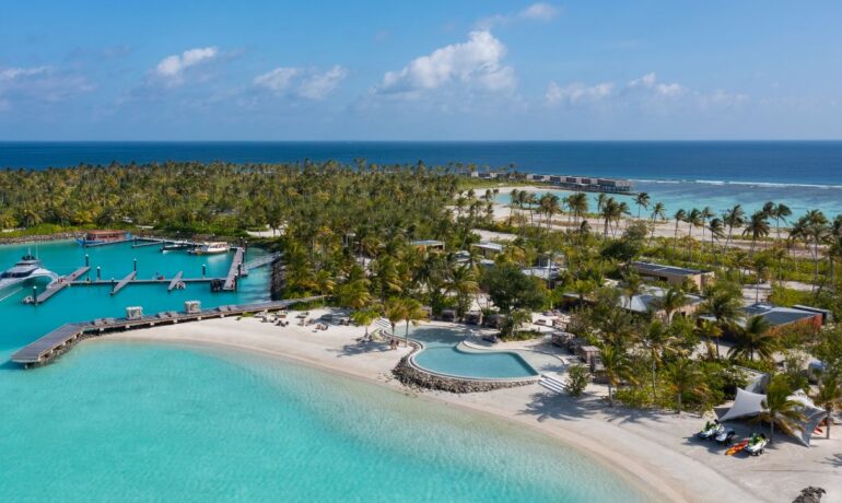 The Ritz-Carlton Maldives, Fari Islands чествует весну